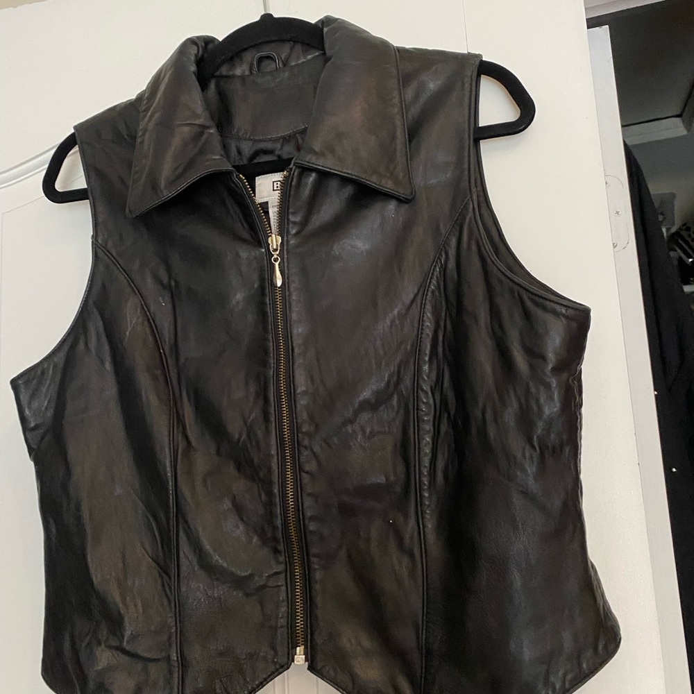 Beautiful Lambskin vest with from zipper